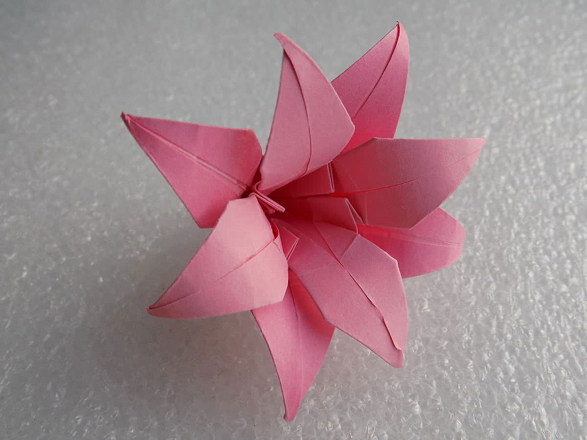 Оригами красивый цветок. Оригами цветок. Красивые цветы оригами. Оригами Лилия. Оригами цветы Лилия.