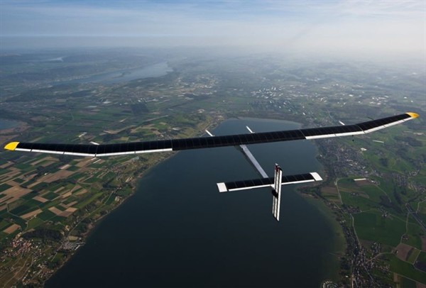 Энергия солнца для самолётов Solar Impulse – смелый инновационный проект от швейцарских энтузиастов - «Интерьер самолета»