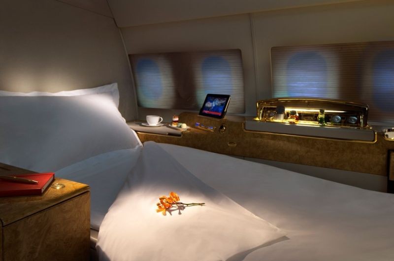 Летающий конференц-зал со спальными местами Skyhigh Luxury – роскошный авиасервис от компании Emirates - «Интерьер самолета»