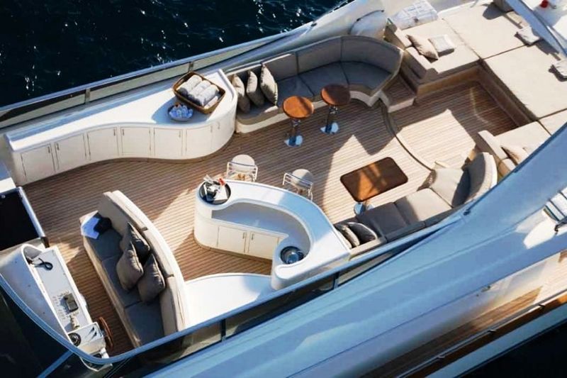 Великолепная яхта Jems – идеальное судно для отдыха в кругу семьи и близких друзей от фирмы Omega Architects - «Интерьер яхты»