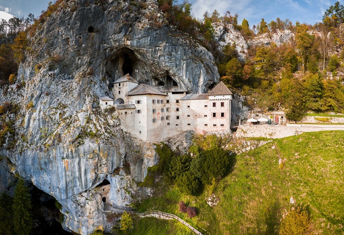 Предъямски Град – могучий пещерный замок, где жил словенский Робин Гуд - Архитектура и интерьер