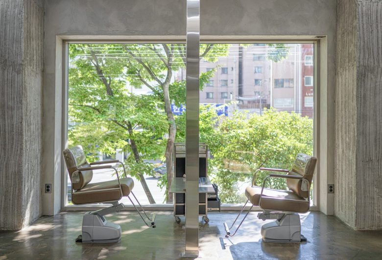 Chaoreum Hair Salon в Пусане: индустриальная эстетика и современный дизайн от HAhi Studio - «Салоны красоты»