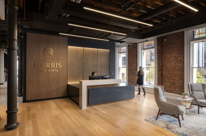 Офис Harris Law Firm в Денвере: современное пространство в историческом здании - «Дизайн офисов»