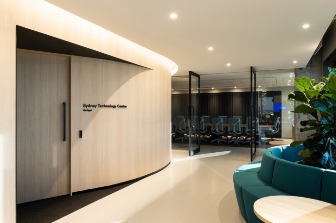 Офис Genetec в Сиднее: технологичный Experience Center с естественным светом и гибкими пространствами - «Дизайн офисов»